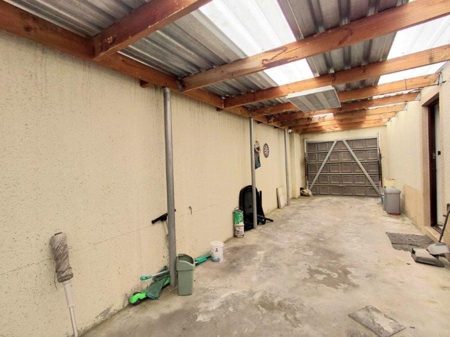 2 Bedroom Property for Sale in Victoria Park Western Cape